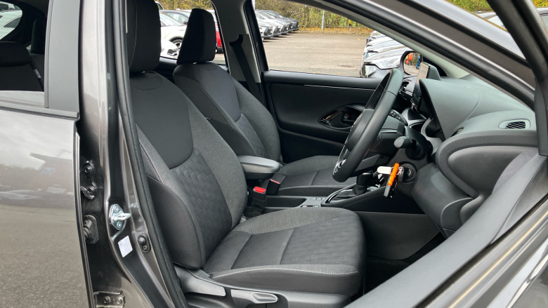 Toyota Yaris 1.5 Hybrid Design 5dr CVT Hybrid Hatchback